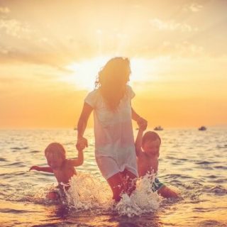 Creme solari per il contorno occhi