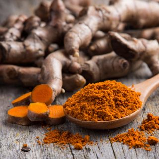 Curcuma e medicina estetica: bellezza al naturale Curcuma e medicina estetica: bellezza al naturale