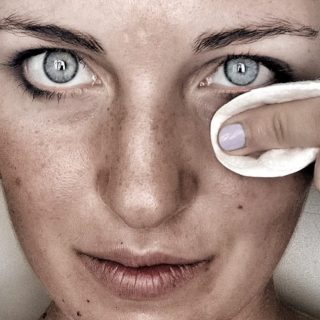 Pelle del viso rovinata? Abituatevi a struccarvi ogni sera!