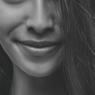 Labbra secche e screpolate: cause e rimedi efficaci