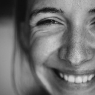 L’importanza della mimica facciale e del ritocco emozionale