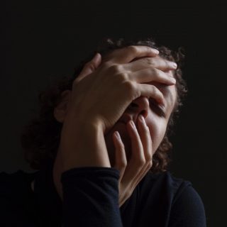 Tremore palpebrale: cause, sintomi e rimedi Tremore palpebrale: cause, sintomi e rimedi